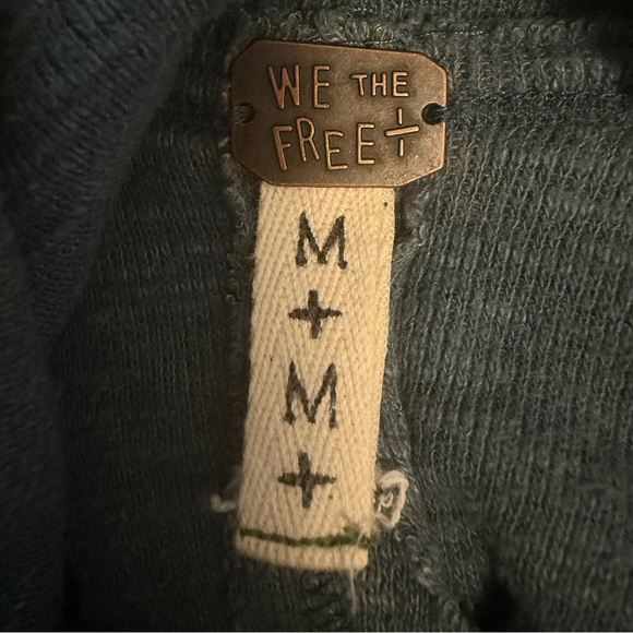 We The Free by Free People Cowl Neck Long Sleeve Split Back Top - Size Medium - Picture 7 of 8